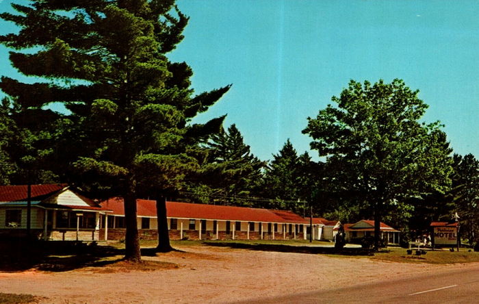 Parkview Motel - Old Postcard (newer photo)